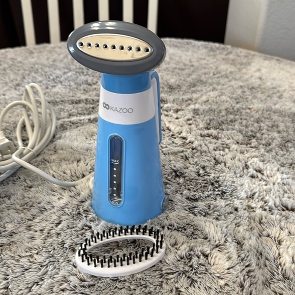 NWT Kazoo Hand Held Mini Clothes Steam Iron 100 ML 600 Watt Blue Travel Easy Use - Picture 2 of 7